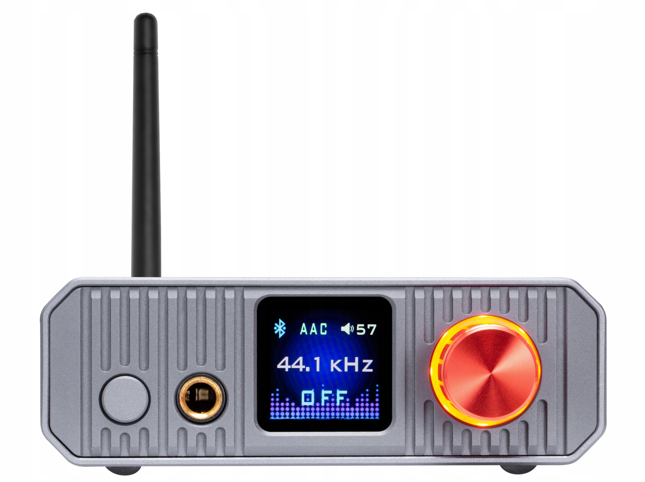Szare urządzenie audio z wyświetlaczem, anteną i świecącym na czerwono pokrętłem na białym tle.