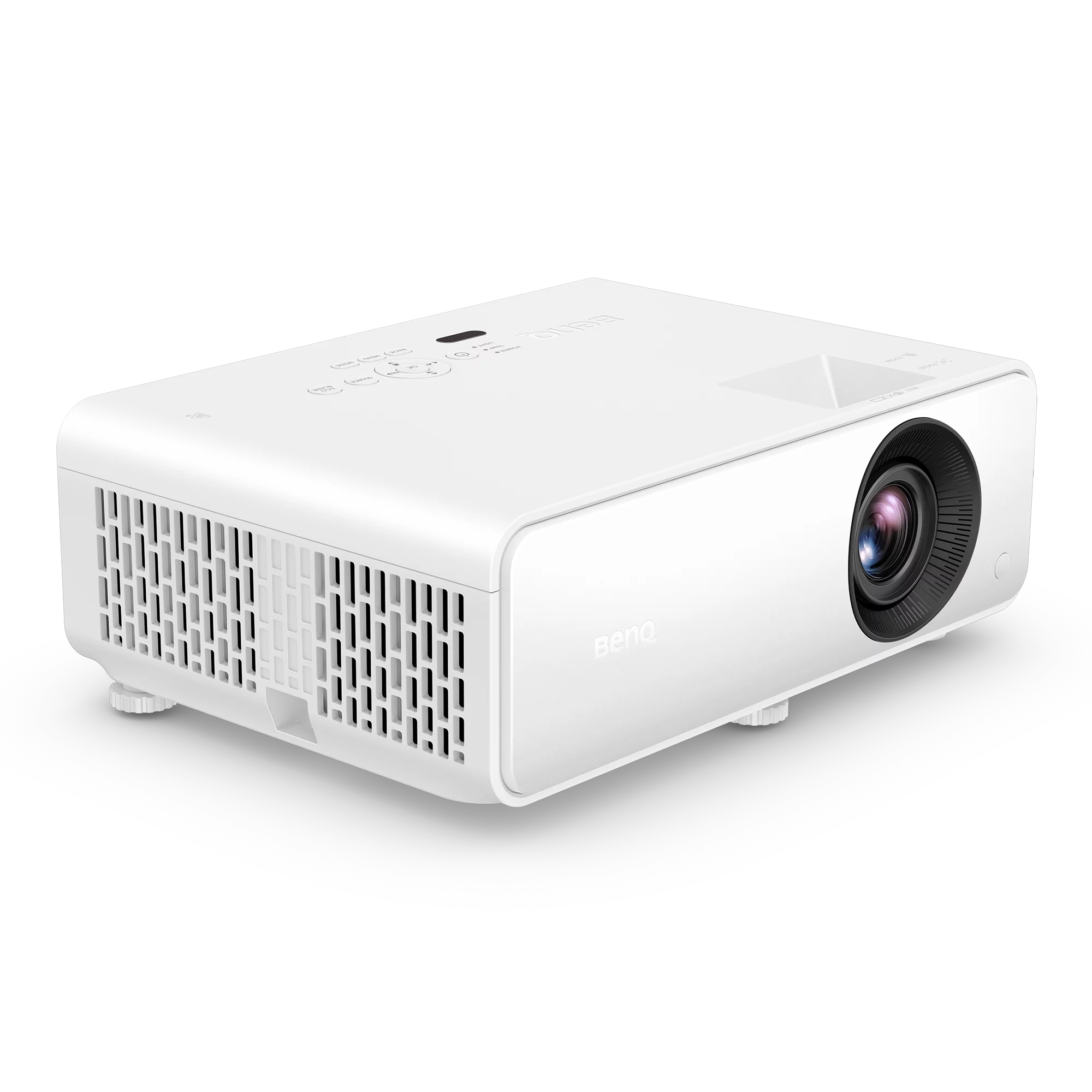 Ein weißer BenQ Projektor mit Lüftungsgittern an der Seite und einer Linse vorne auf weißem Hintergrund.