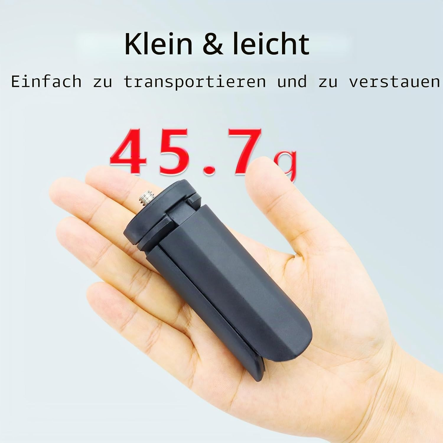 Ein schwarzes Mini-Stativ mit 45,7 g Gewicht liegt in einer offenen Hand.