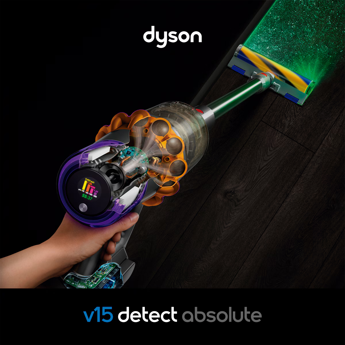 Una mano regge la Dyson V15 Detect Absolute, mostrando il motore interno e un laser verde che rileva la polvere.
