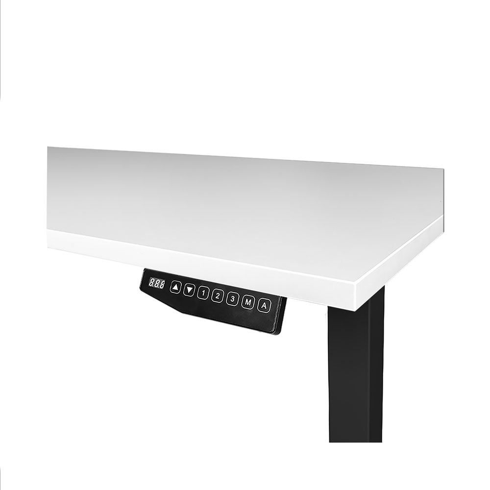 Un bureau blanc avec un panneau de commande noir pour le réglage de la hauteur sur fond blanc.