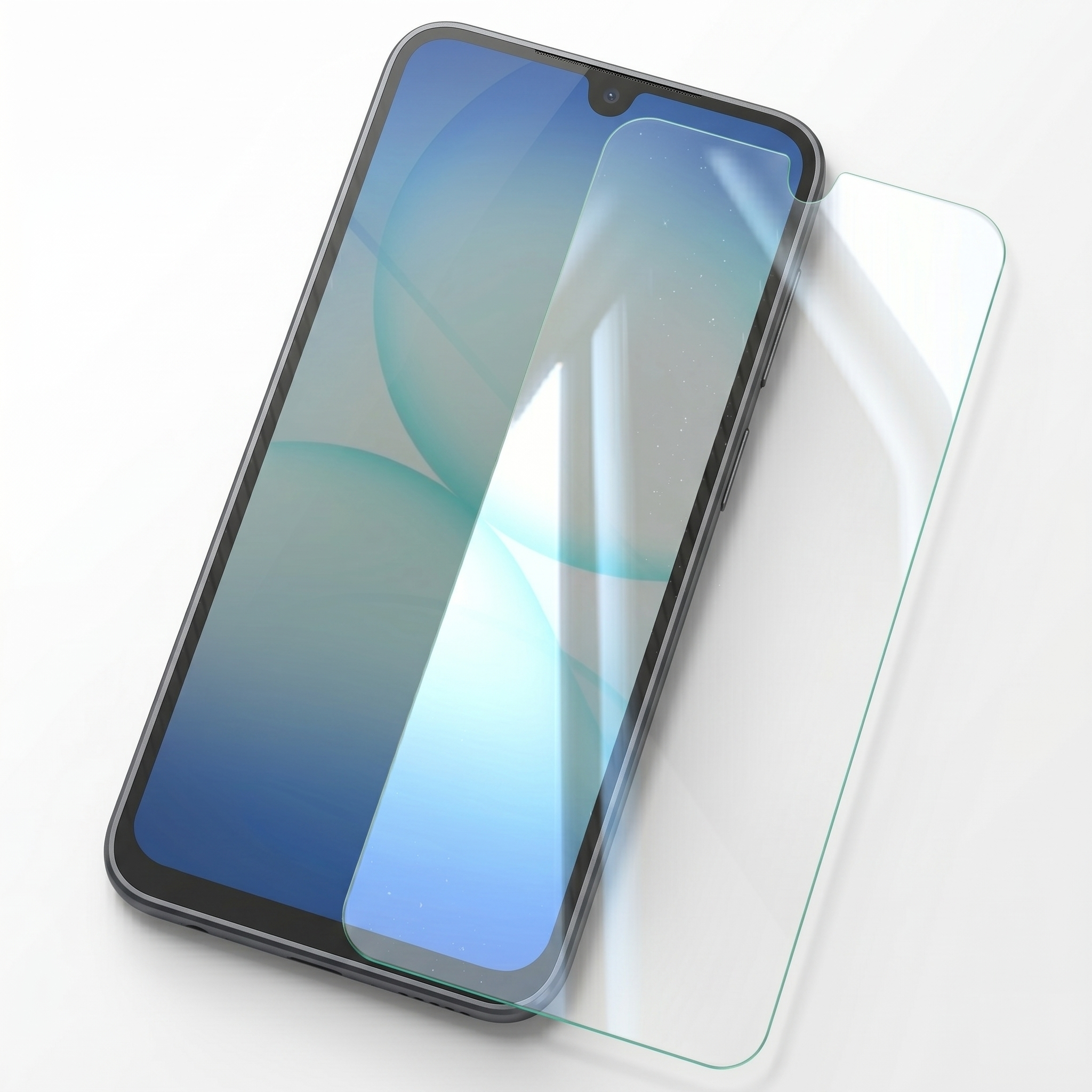 Ein Smartphone mit einer separaten Displayschutzfolie aus Glas auf weißem Hintergrund.