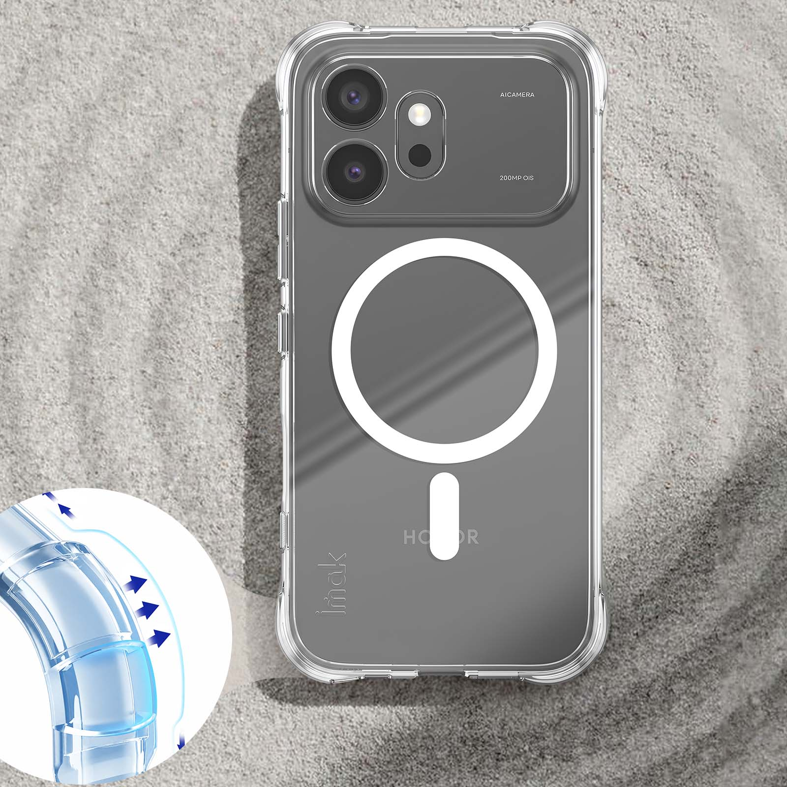 Eine transparente Magnet-Handyhülle liegt auf Sand, mit Kameraausschnitt und Inset-Diagramm der flexiblen Ecke.