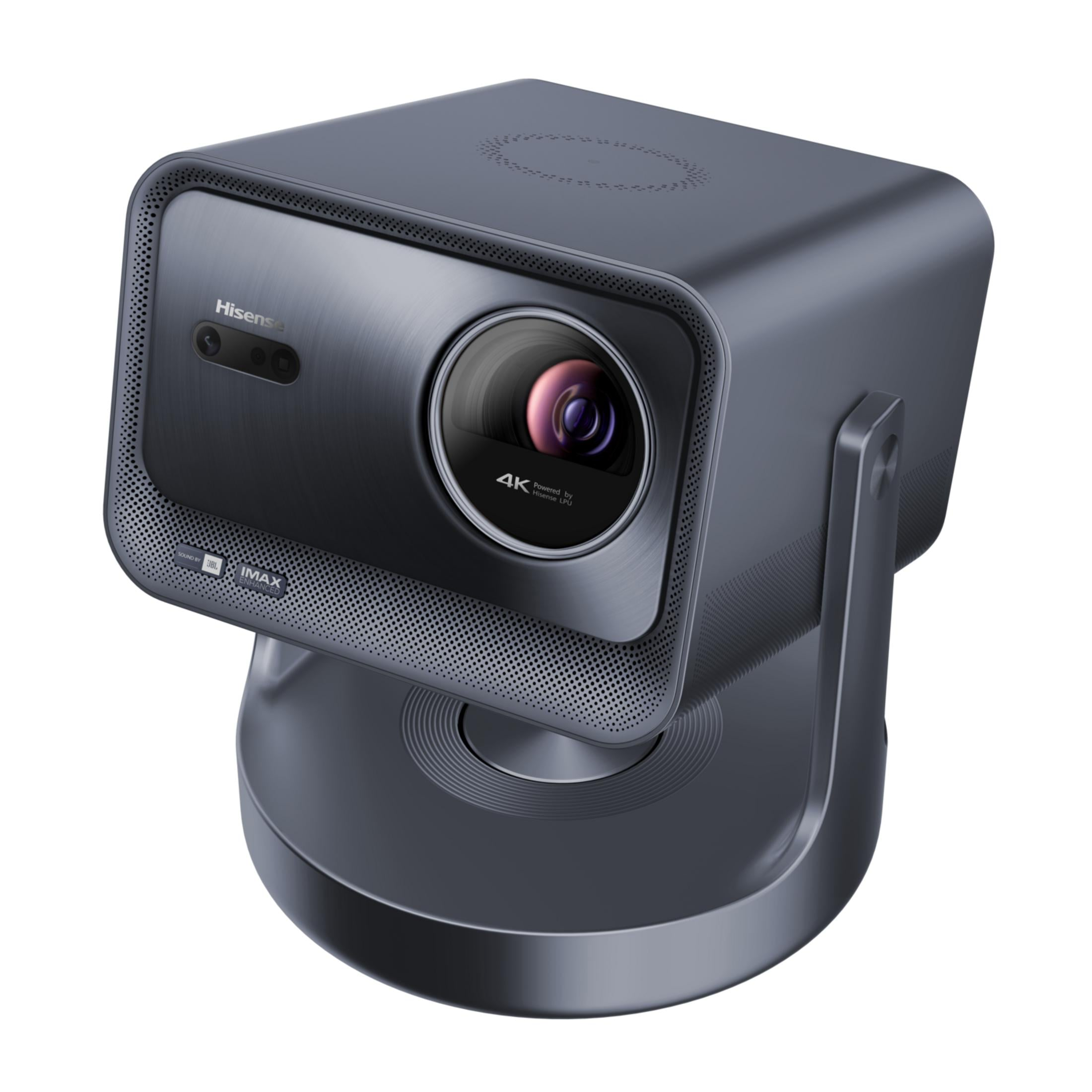 Un proyector 4K Hisense gris con una lente grande y soporte integrado sobre fondo blanco.