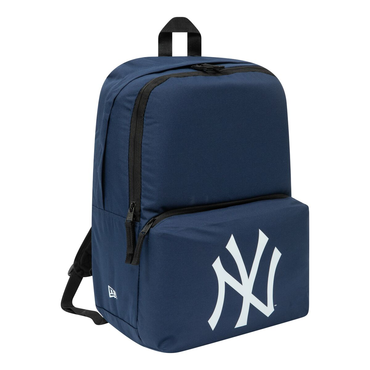 Ein blauer New York Yankees Rucksack mit schwarzem Reißverschluss und weißem Logo auf weißem Hintergrund.