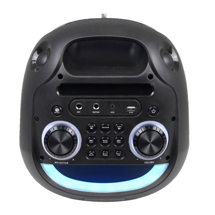 Un altoparlante per karaoke nero e arrotondato con manopole, porte e una luce blu brillante in basso.
