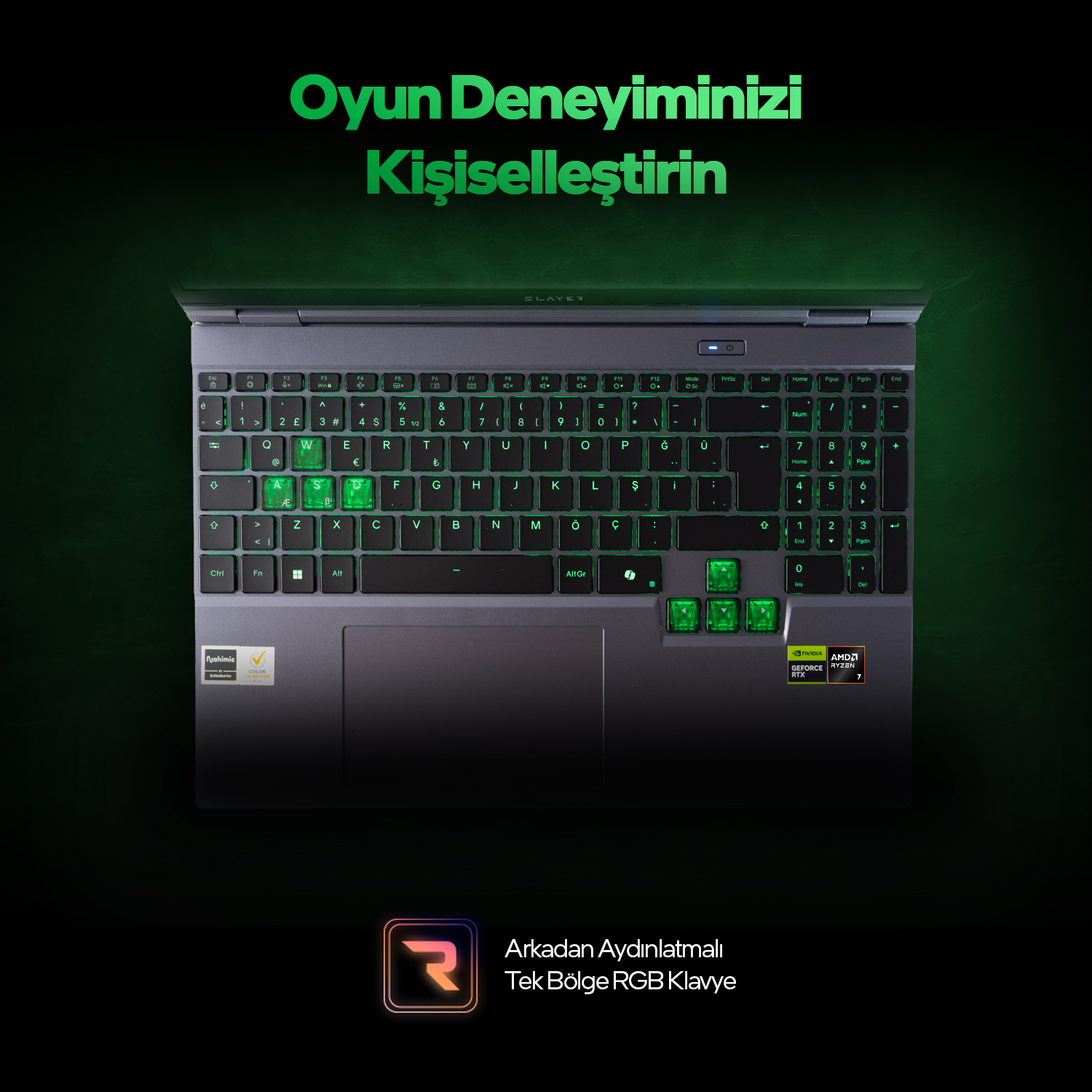 Yeşil arka plan aydınlatmalı, Türkçe dizilimli, WASD ve ok tuşları parlayan dizüstü bilgisayar klavyesi.