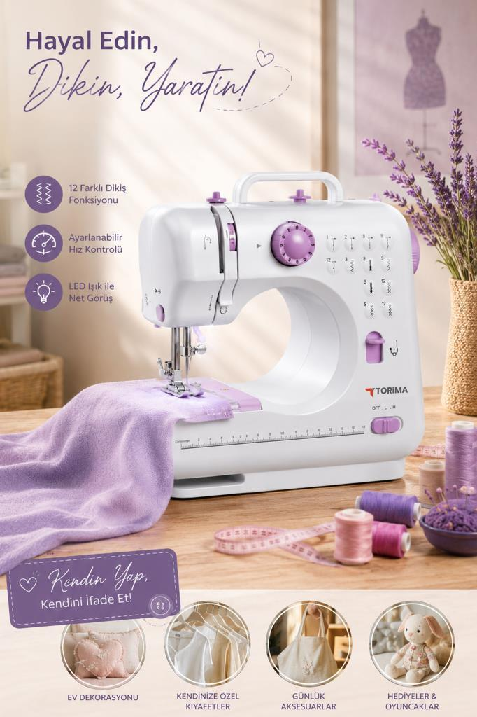 Beyaz ve mor dikiş makinesi, ahşap masa üzerinde mor kumaşı dikiyor, yanında ipler var.