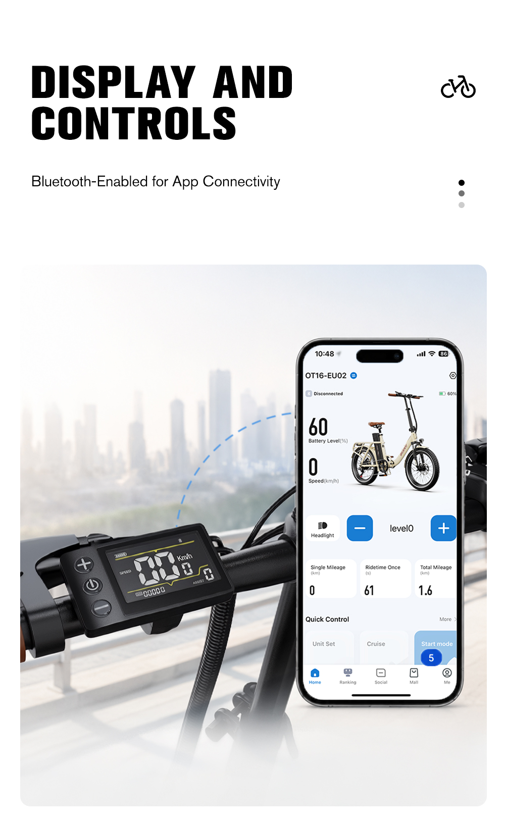 Manillar de bicicleta eléctrica con pantalla digital y un smartphone que muestra una app ante un fondo urbano.