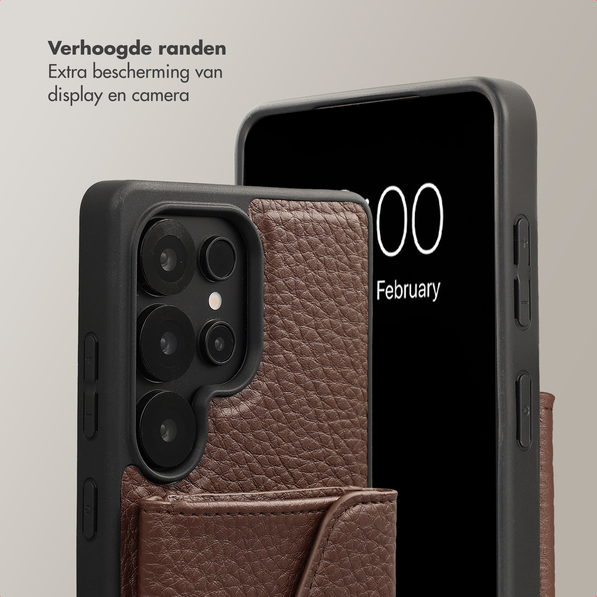 Verhoogde randen van een bruine leren telefoonhoes beschermen scherm en camera.