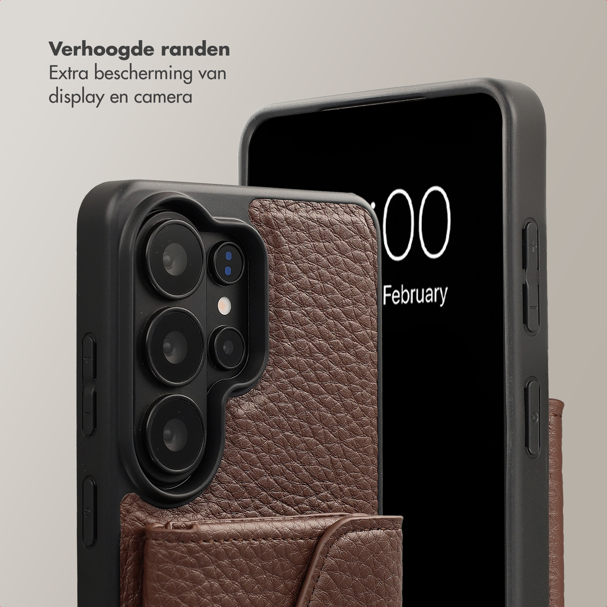Un smartphone dans un étui en cuir marron avec porte-cartes, mettant en valeur les bords surélevés de l'écran.