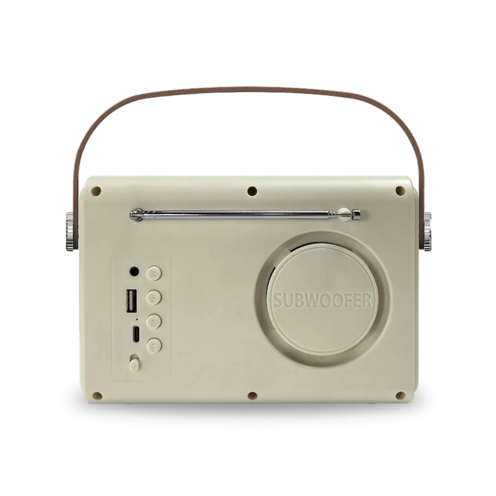 Radio retro beige con tracolla, antenna, subwoofer e porte su sfondo nero.