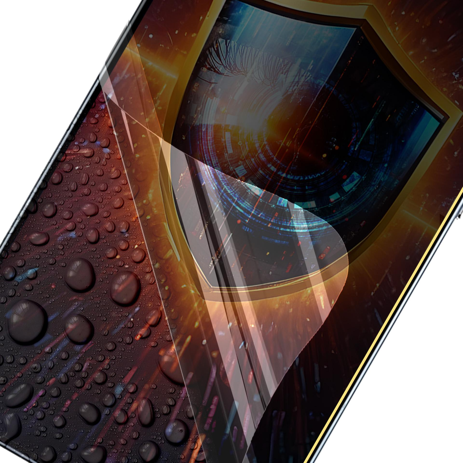 Schermo di smartphone coperto da gocce d'acqua e una pellicola protettiva.