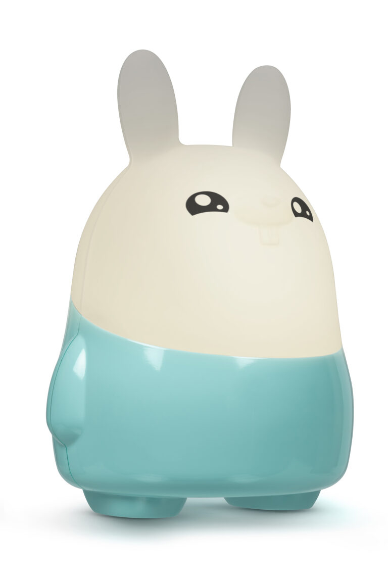 Una figura de conejo de estilo de dibujos animados blanca y azul con grandes ojos negros y orejas largas.