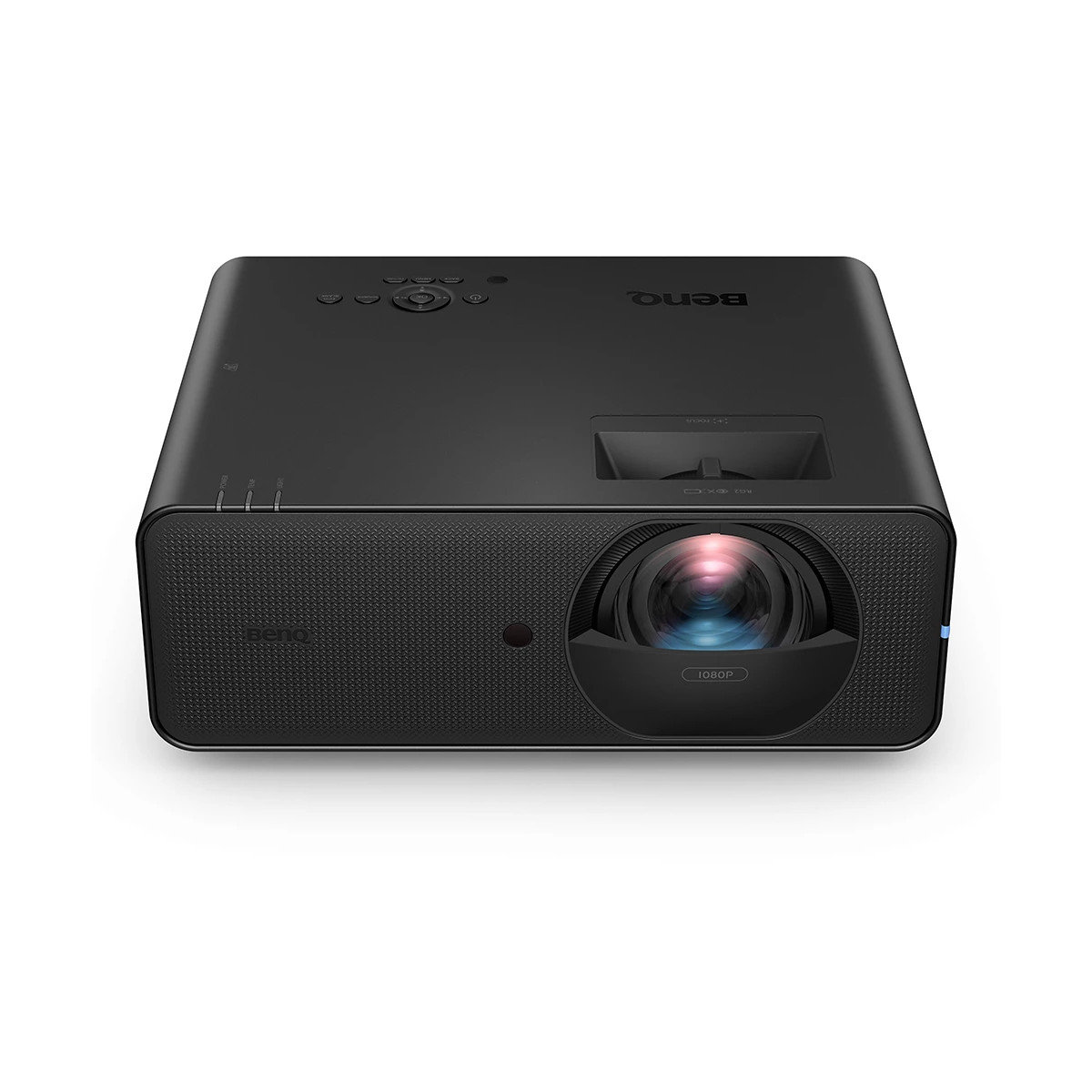 Un projecteur BenQ noir avec une grande lentille à l'avant sur fond blanc.