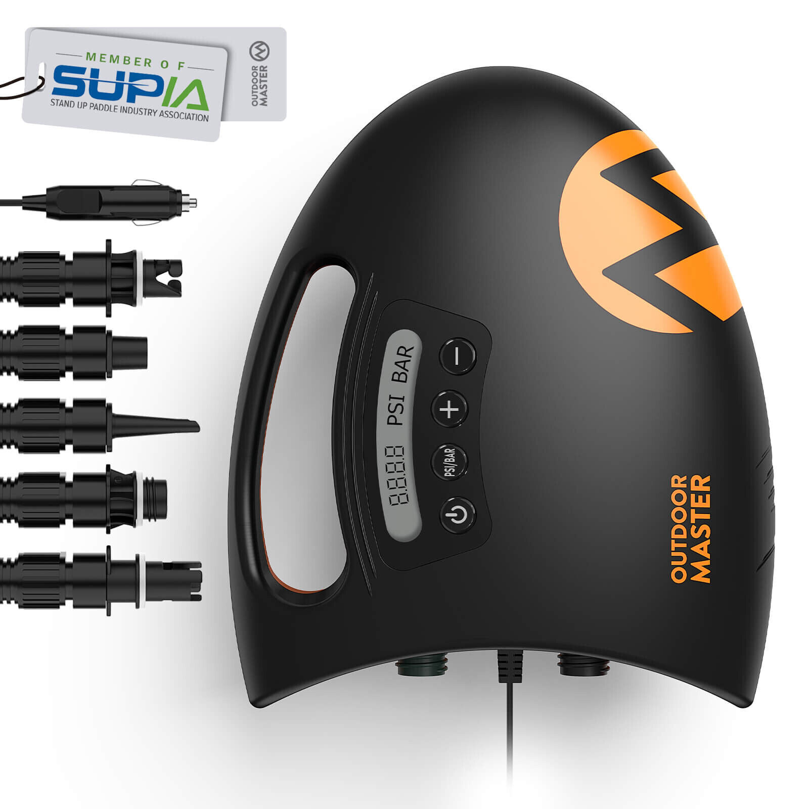 Eine schwarze elektrische OutdoorMaster SUP-Pumpe mit orangem Logo, digitalem Display, Tasten und Düsen links.