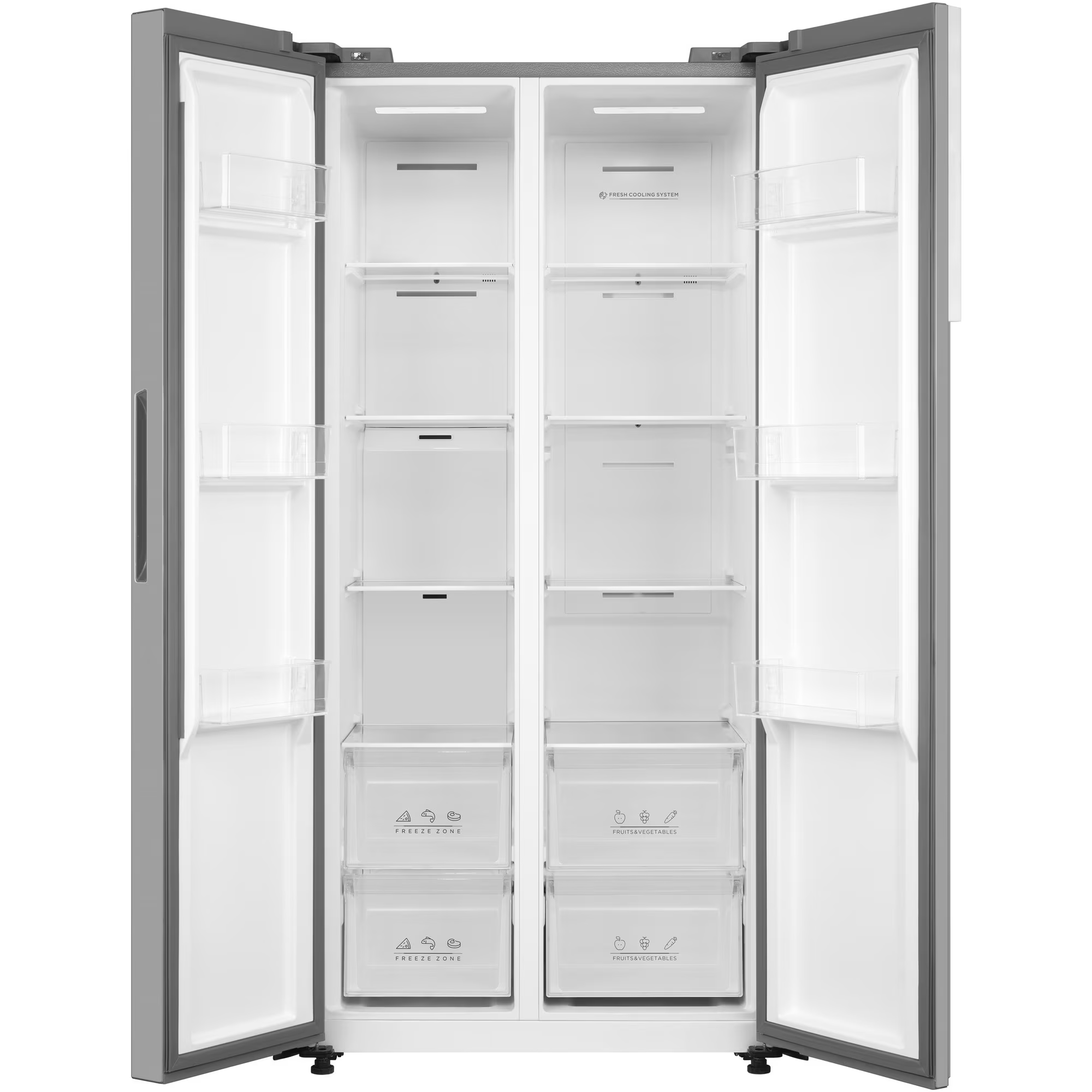 Offener silberner Side-by-Side-Kühlschrank mit leeren Glasregalen und durchsichtigen Tür- und Gemüsefächern.