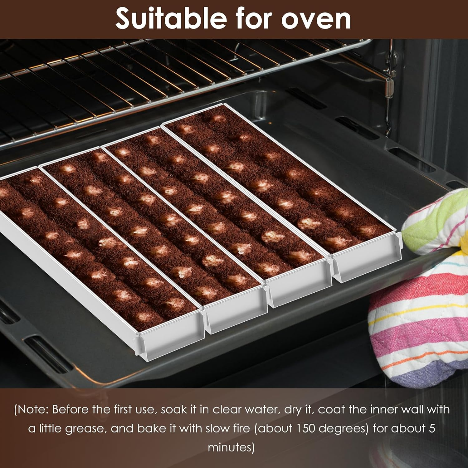Bande mit länglichen Backformen im Ofen mit Kuchenteig.
