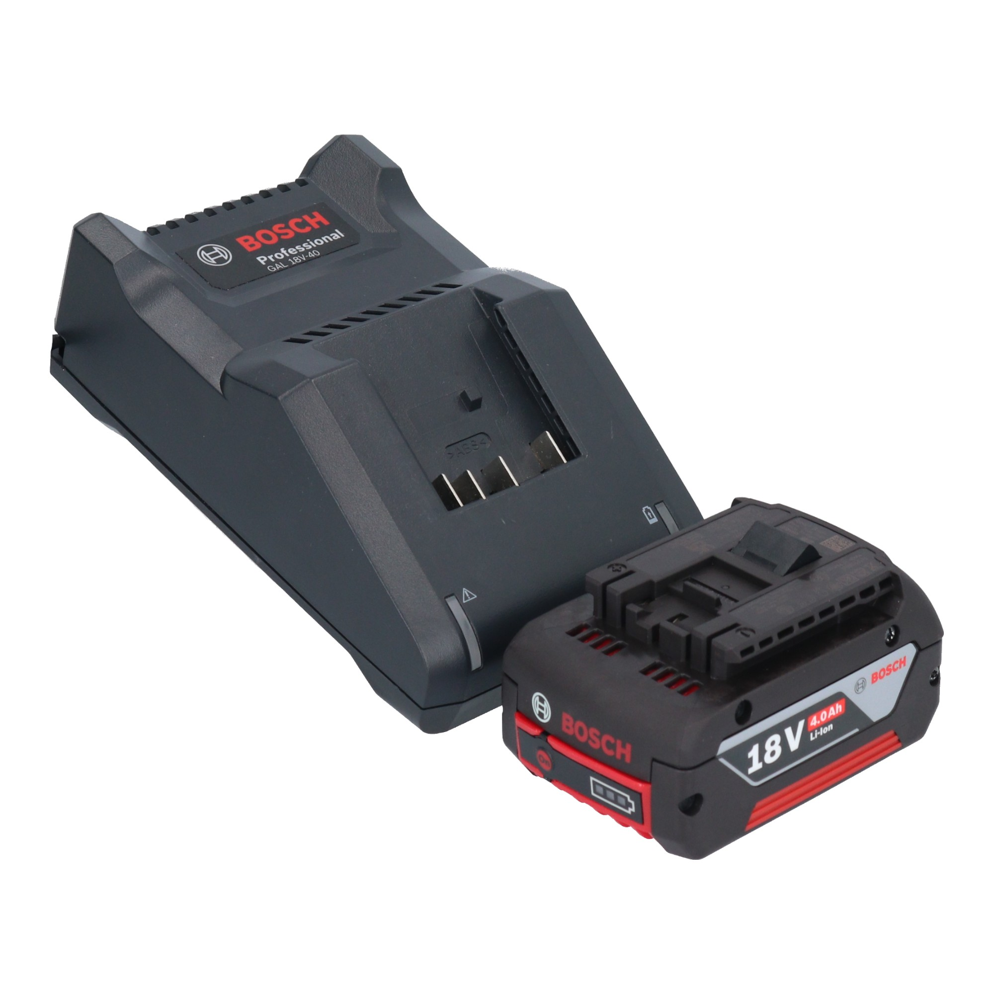 Ein schwarzes und rotes Bosch Professional GAL 18V-40 Ladegerät mit einer 18V 4.0Ah Li-Ion Batterie davor.
