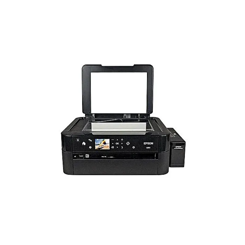 Stampante multifunzione Epson nera con coperchio aperto e display integrato su sfondo bianco.