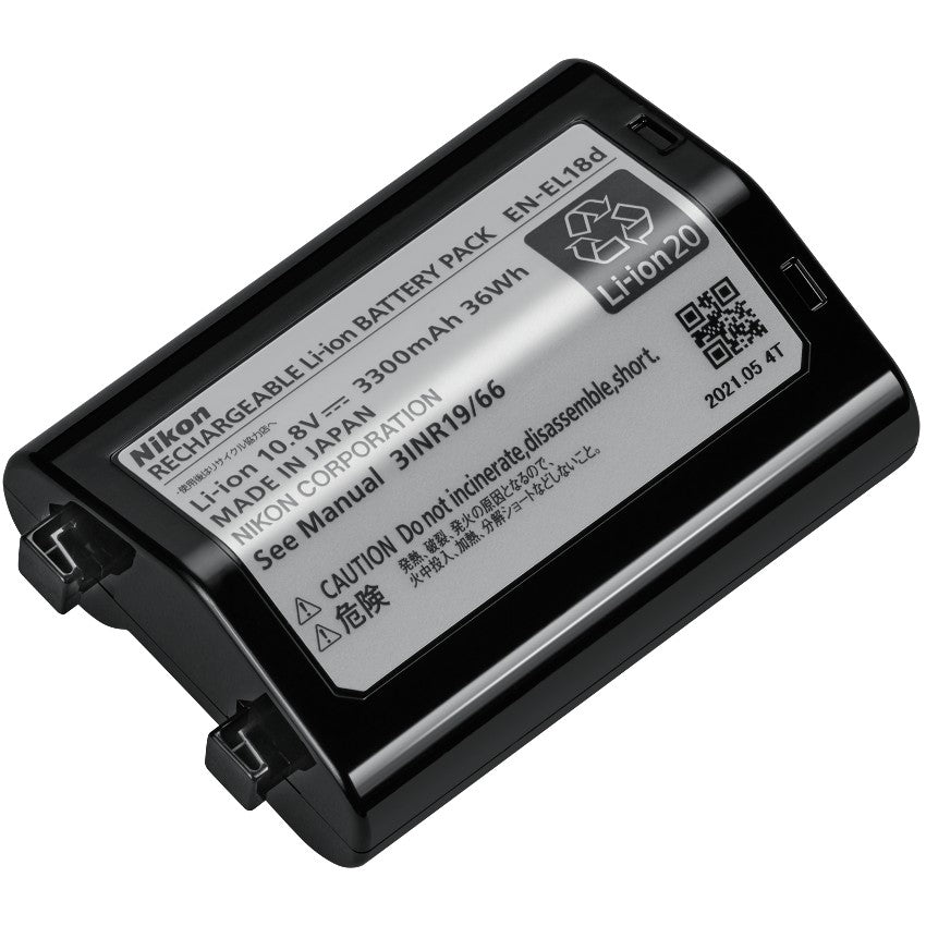 Batteria agli ioni di litio Nikon EN-EL18d nera con specifiche e avvertenze di sicurezza sull'etichetta.