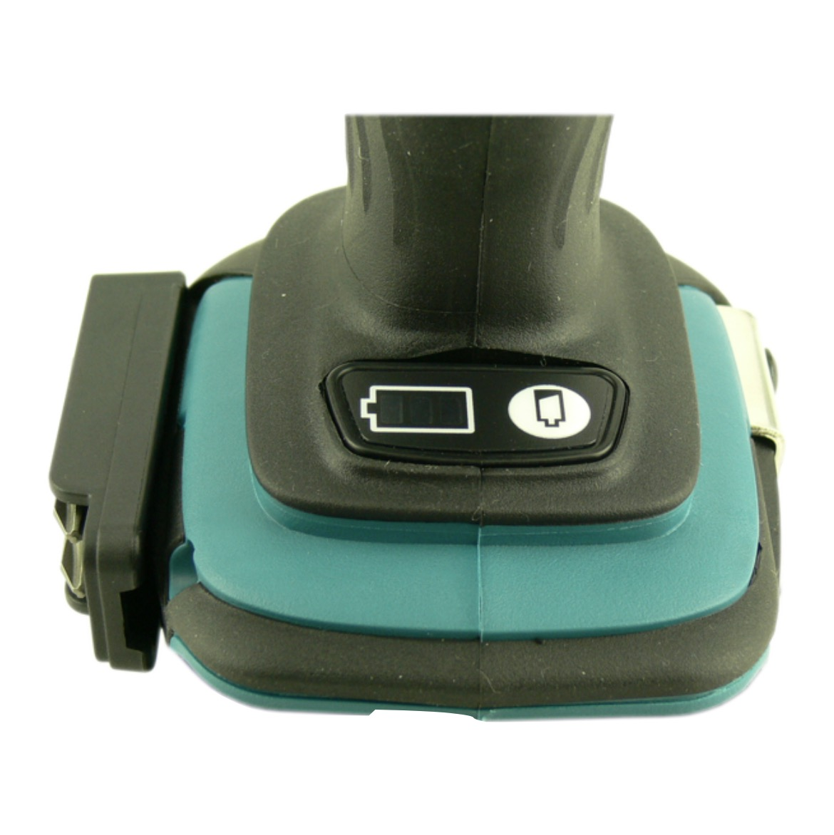 Nahaufnahme der Unterseite eines blauen und schwarzen Elektrowerkzeugs mit Batterieanzeige.