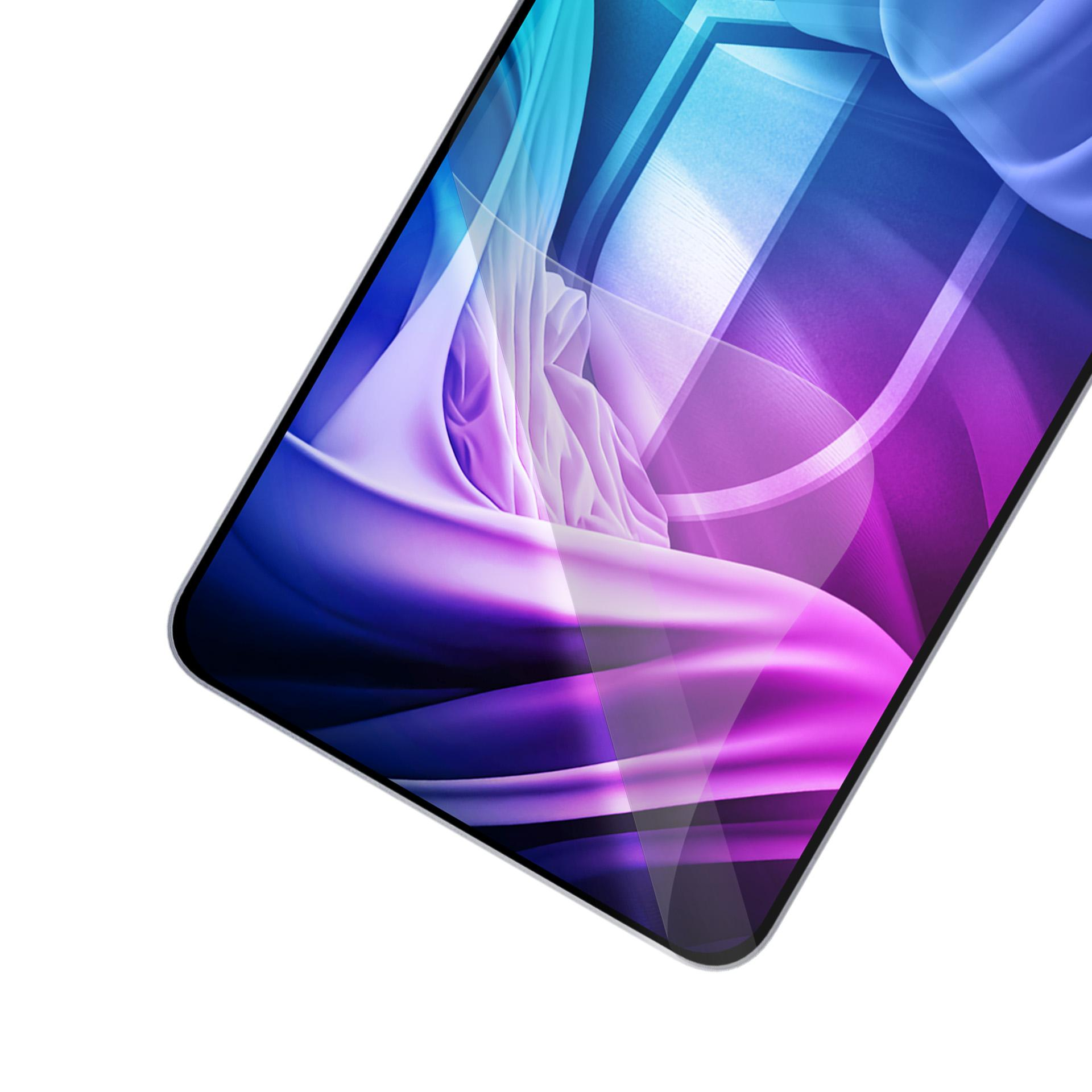 Uno smartphone in diagonale mostra uno sfondo astratto blu e viola.