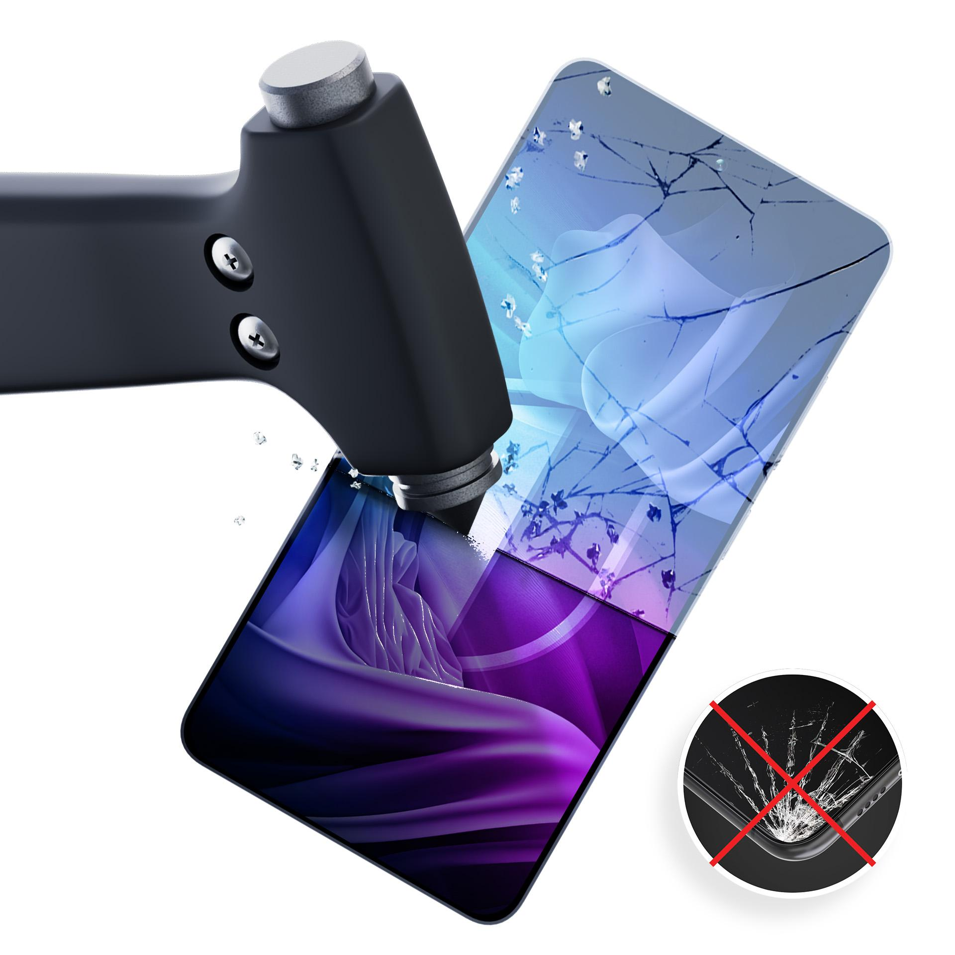 Un dispositivo di prova colpisce lo schermo di uno smartphone, che rimane intatto grazie a uno strato protettivo.