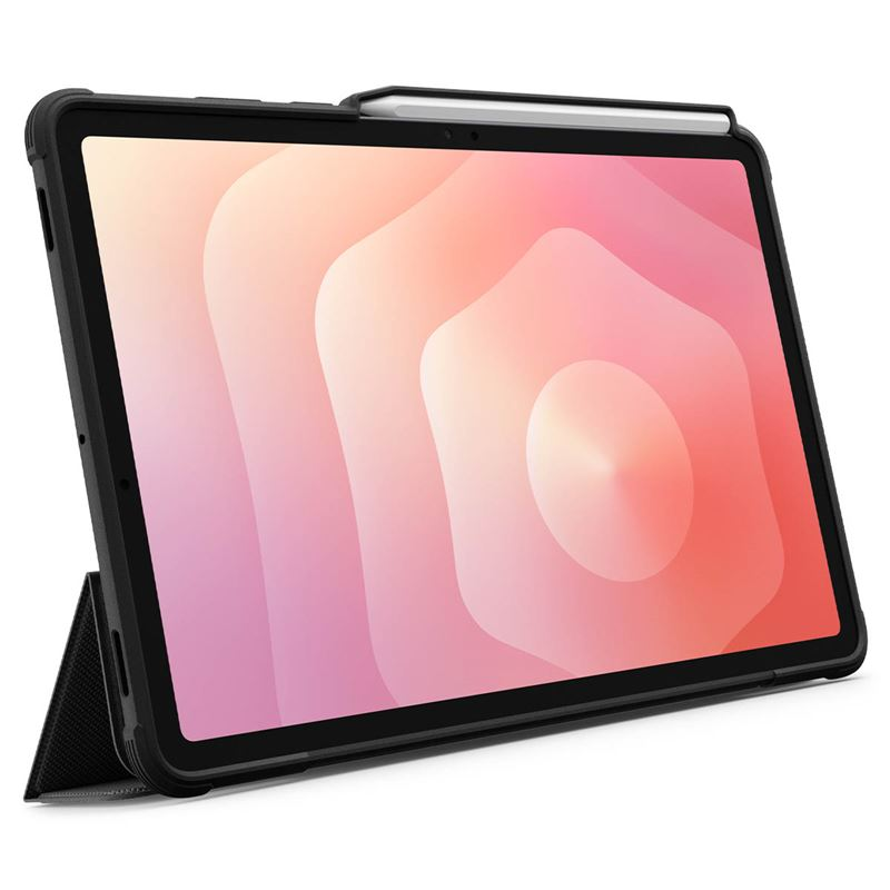 Une tablette dans un étui noir avec un stylet affiche un fond d'écran rose sur fond blanc.