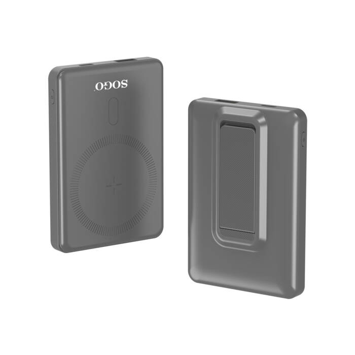 Due power bank SOGO grigi, a sinistra il fronte con piastra di ricarica wireless, a destra il retro con supporto integrato.