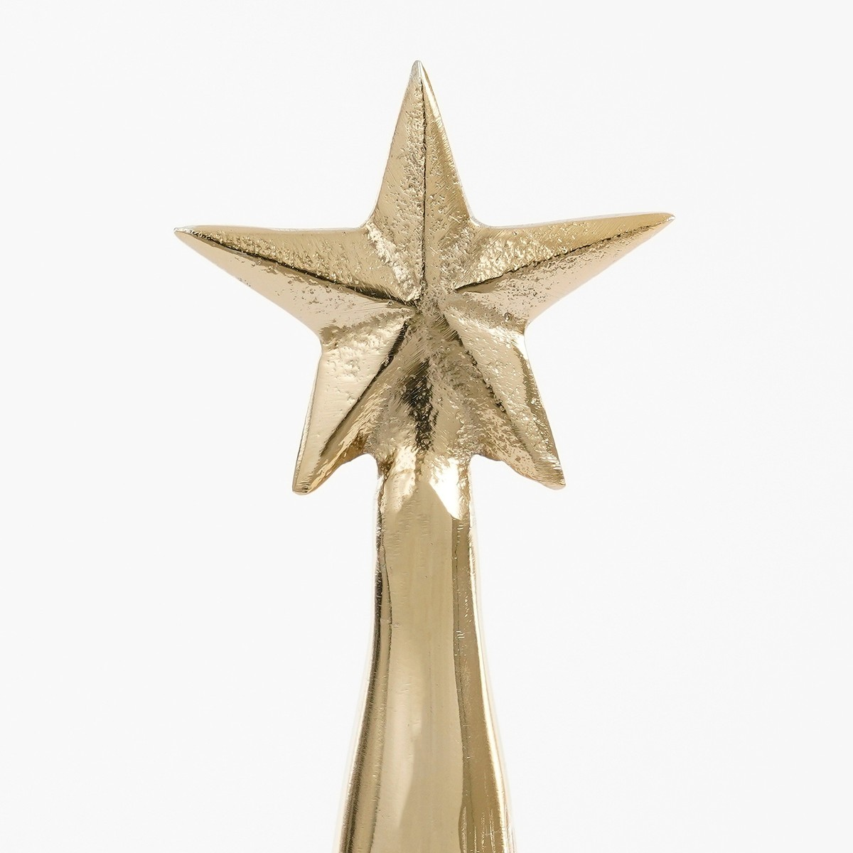 Een glimmende gouden ster op een steel tegen een witte achtergrond.