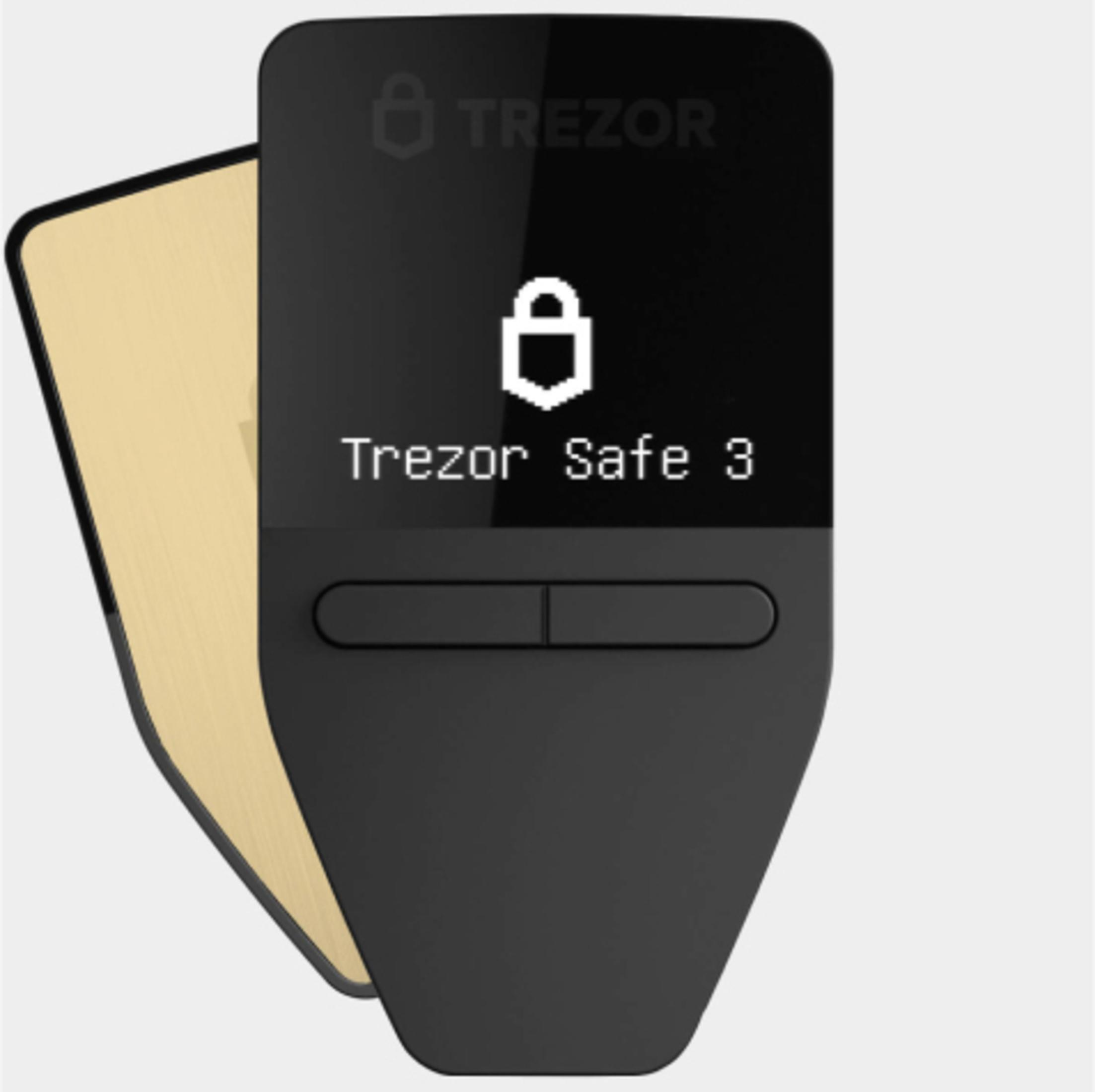 Trezor Safe 3 Krypto-Hardware-Wallet in Schwarz mit einer goldfarbenen Metallplatte dahinter auf hellem Hintergrund.