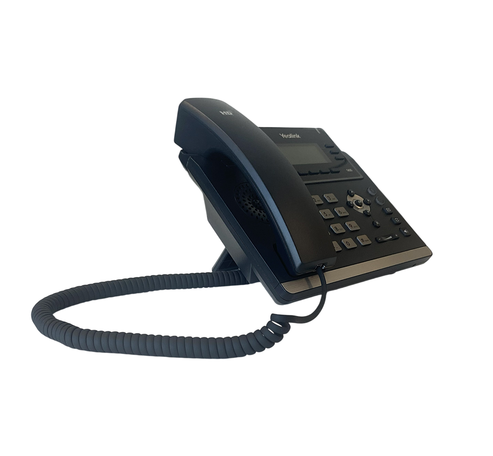 Czarny telefon stacjonarny IP ze słuchawką i zwiniętym przewodem na czarnym tle.