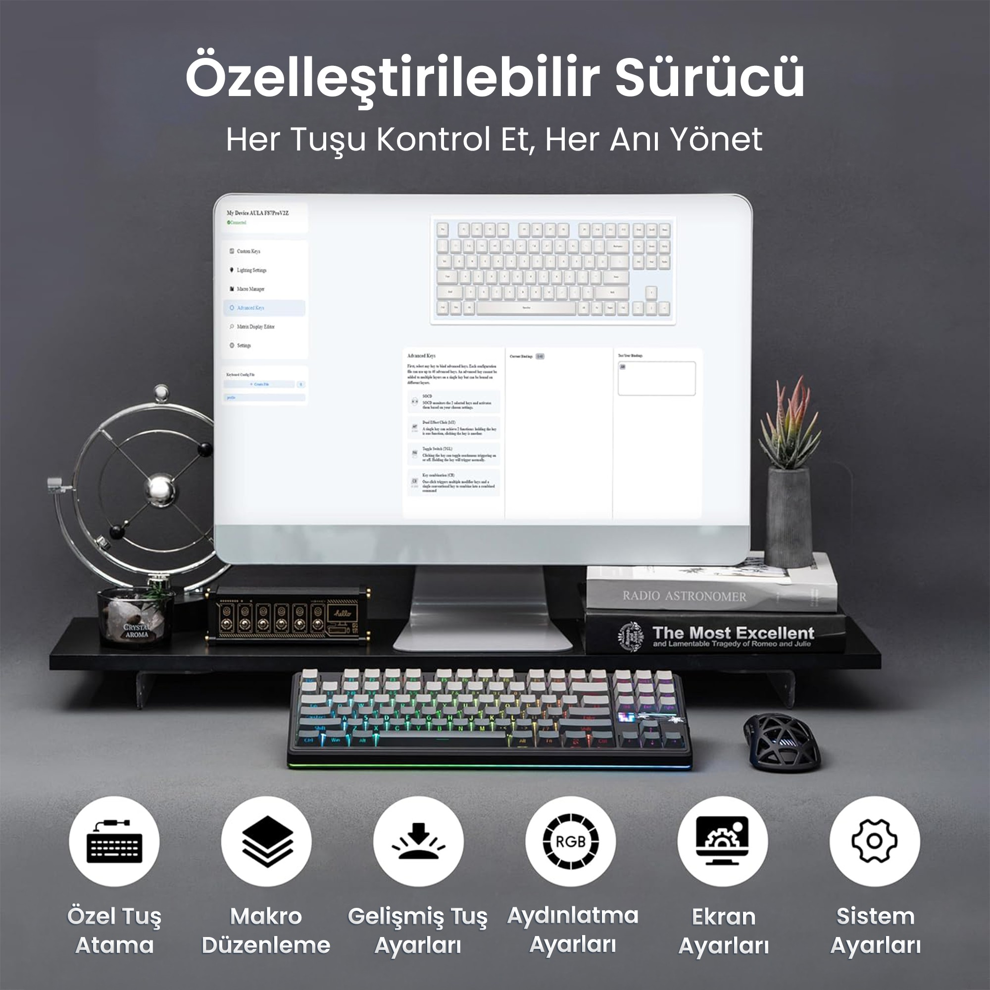 Bir masaüstünde klavye ve dekoratif eşyaların üzerinde yazılım ayarlarını gösteren bir bilgisayar ekranı.