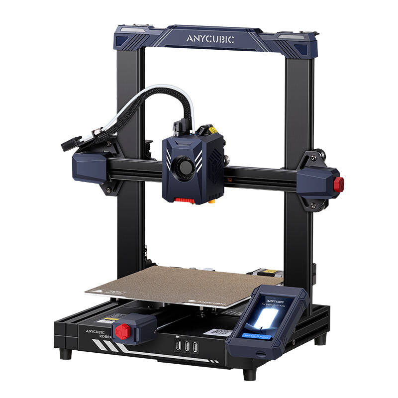 Una stampante 3D Anycubic Kobra blu e nera si trova su uno sfondo bianco.
