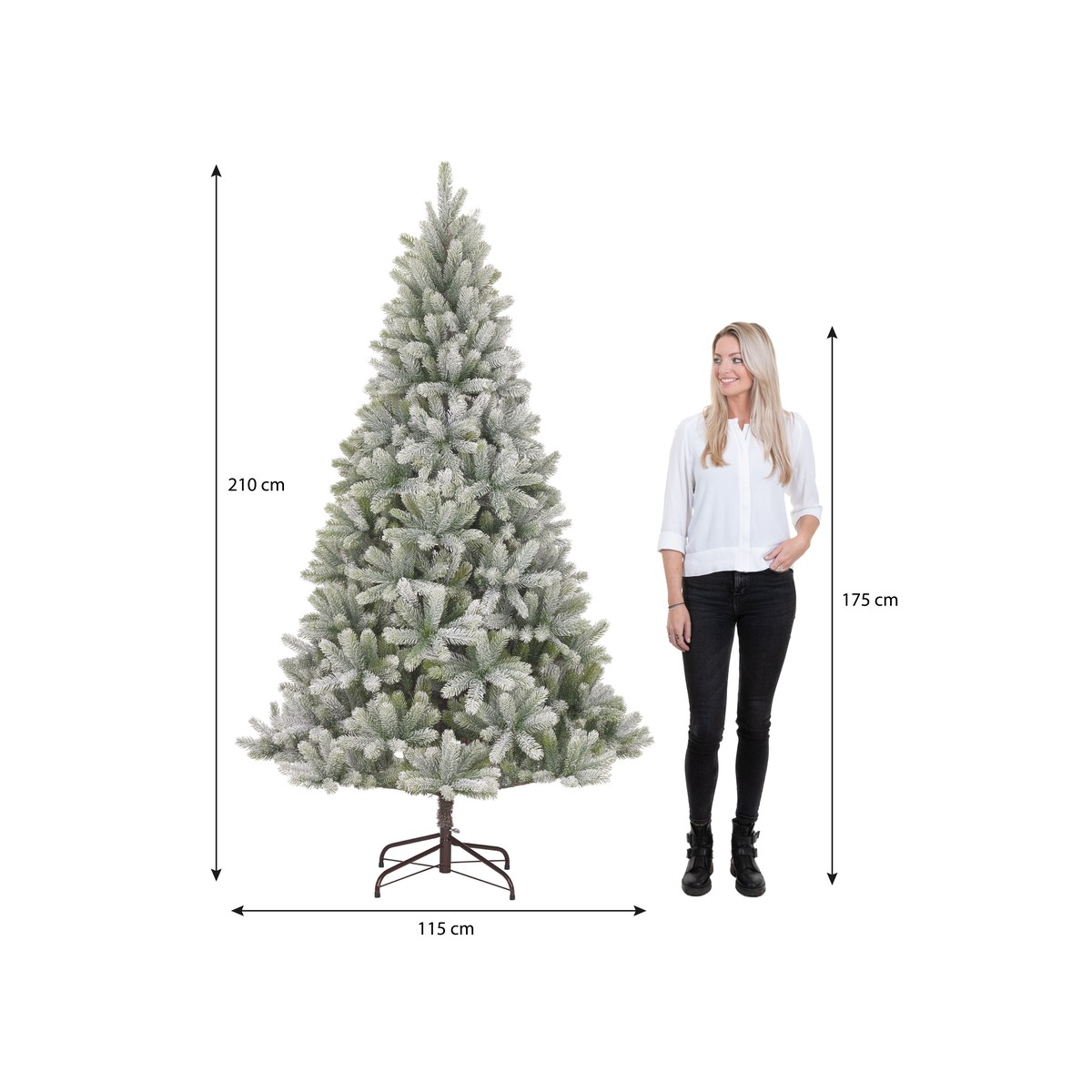 Een besneeuwde kunstkerstboom met afmetingen naast een lijdende vrouw.