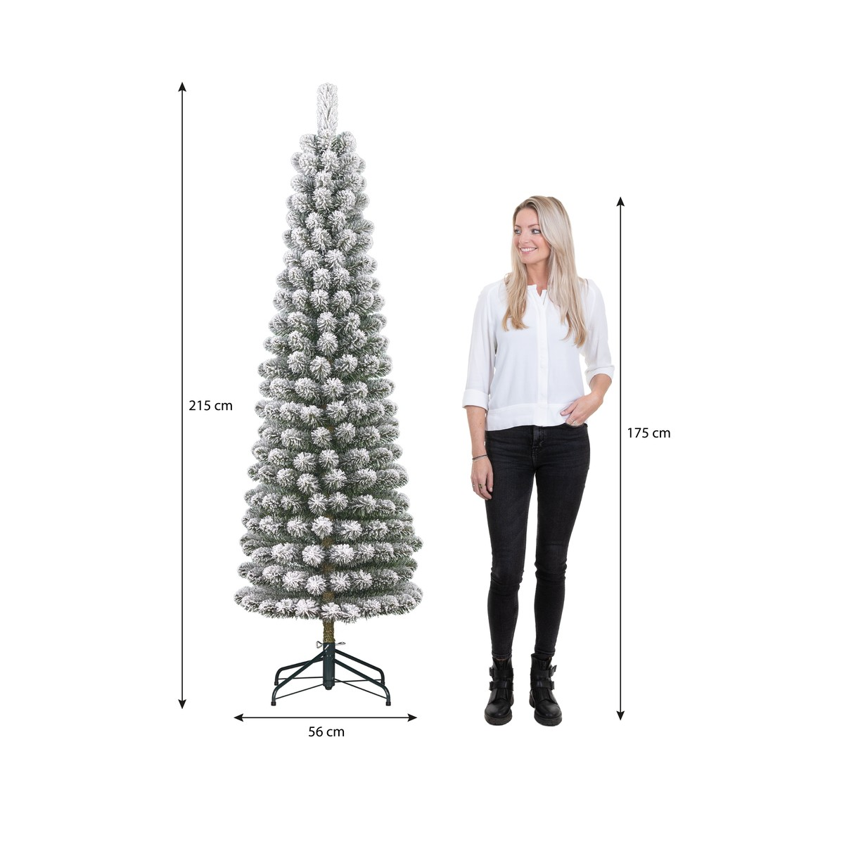 Een kunstmatige besneeuwde kerstboom van 215 cm hoog met een vrouw ter vergelijking.