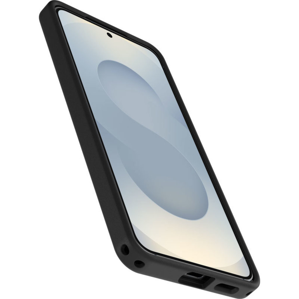 Uno smartphone in custodia nera con schermo luminoso, leggermente inclinato su sfondo bianco.