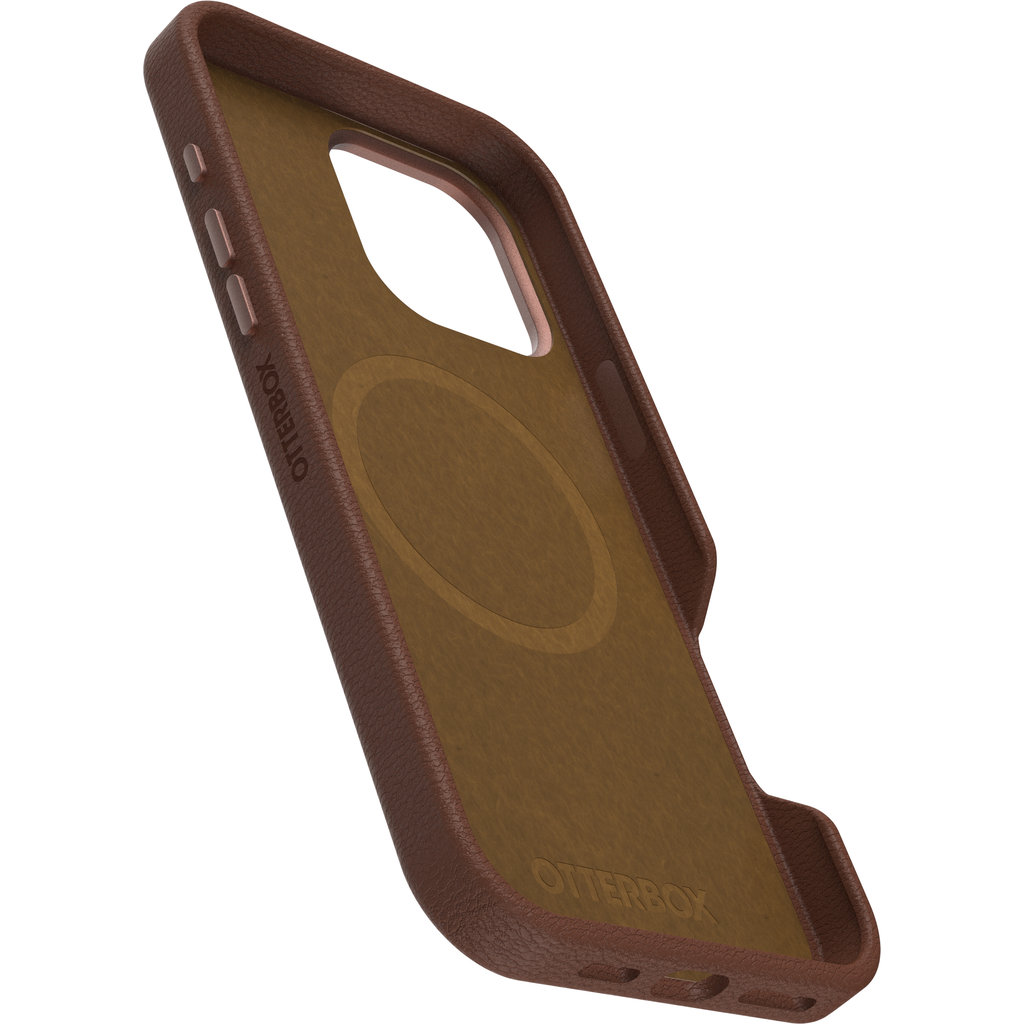 Una custodia per telefono OtterBox in pelle marrone inclinata per mostrare l'interno e il foro della fotocamera.