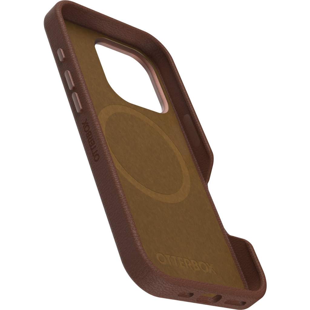 Custodia per smartphone in pelle marrone vista di sbieco su sfondo bianco.