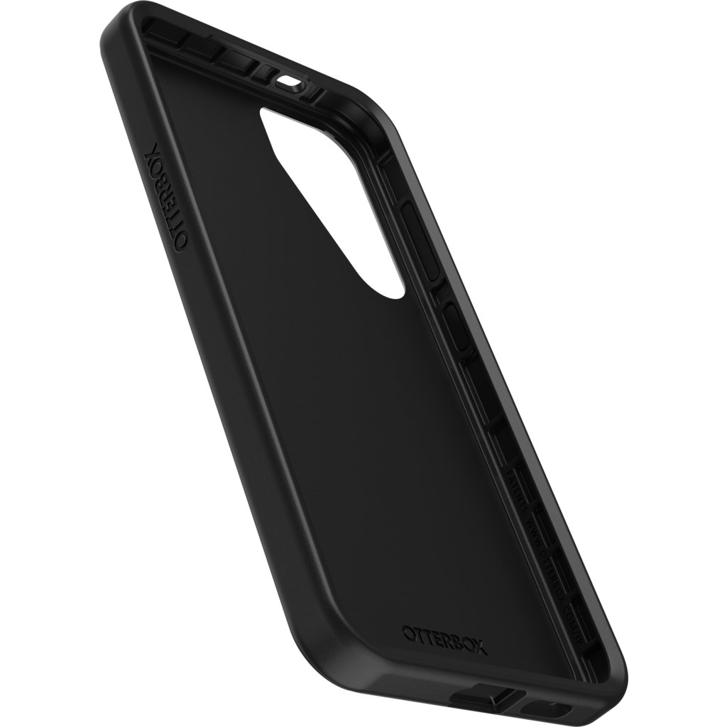 Custodia per smartphone OtterBox nera vista da una leggera angolazione su sfondo bianco.