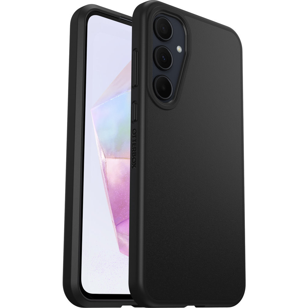 Coque de protection noire sur un smartphone avec un triple objectif et un fond d'écran coloré.