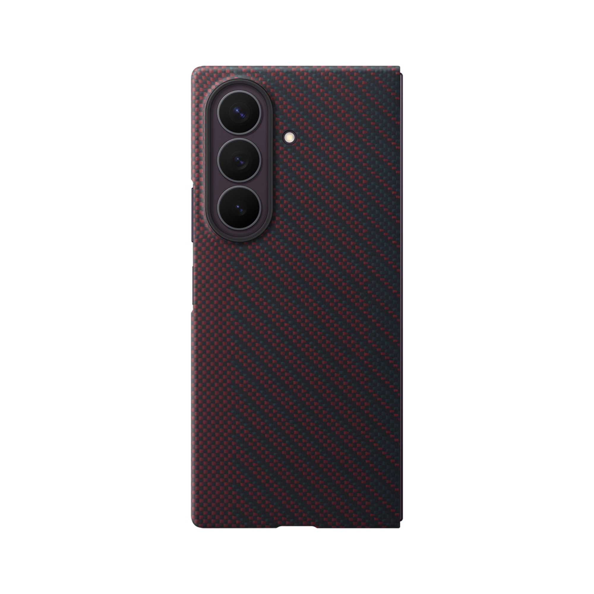 Achterkant van een smartphone met rood-zwart ruitjespatroon en drie verticale camera's.