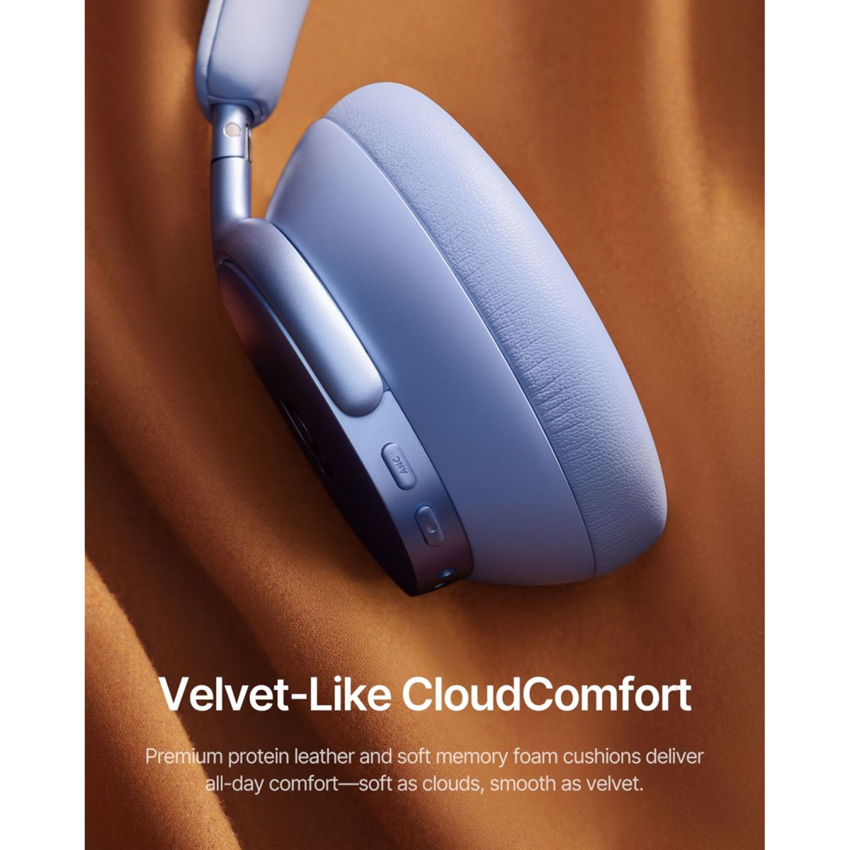 Cuffie blu su sfondo marrone con il testo Velvet-Like CloudComfort.