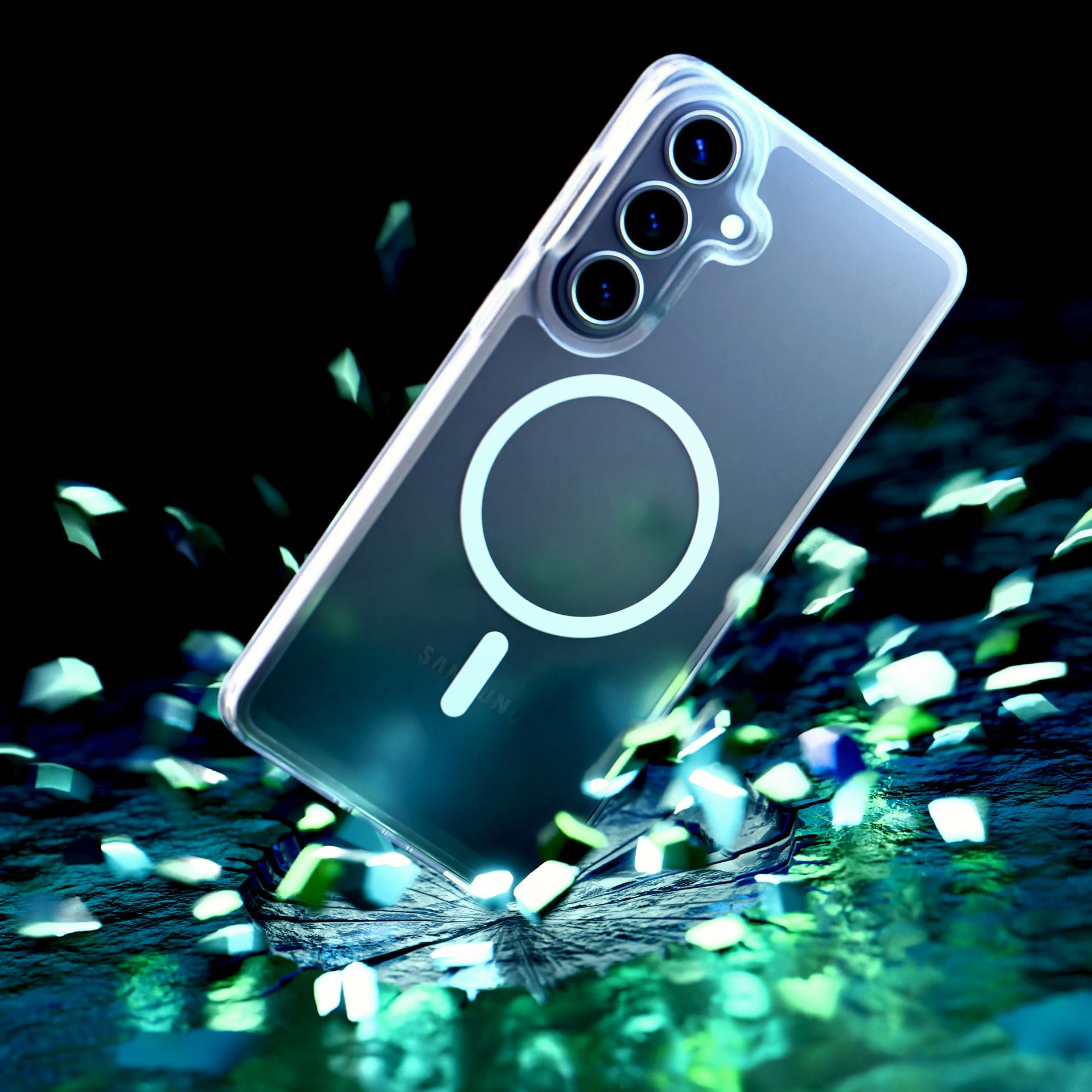 Uno smartphone in custodia trasparente si erge su una superficie screpolata e riflettente circondato da frammenti luminosi.