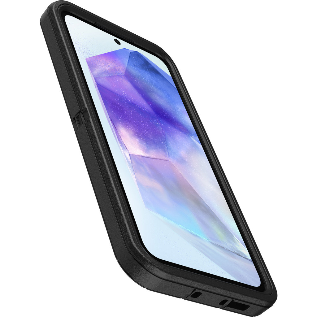 Un smartphone noir dans une coque de protection avec écran cristal bleu sur fond blanc.