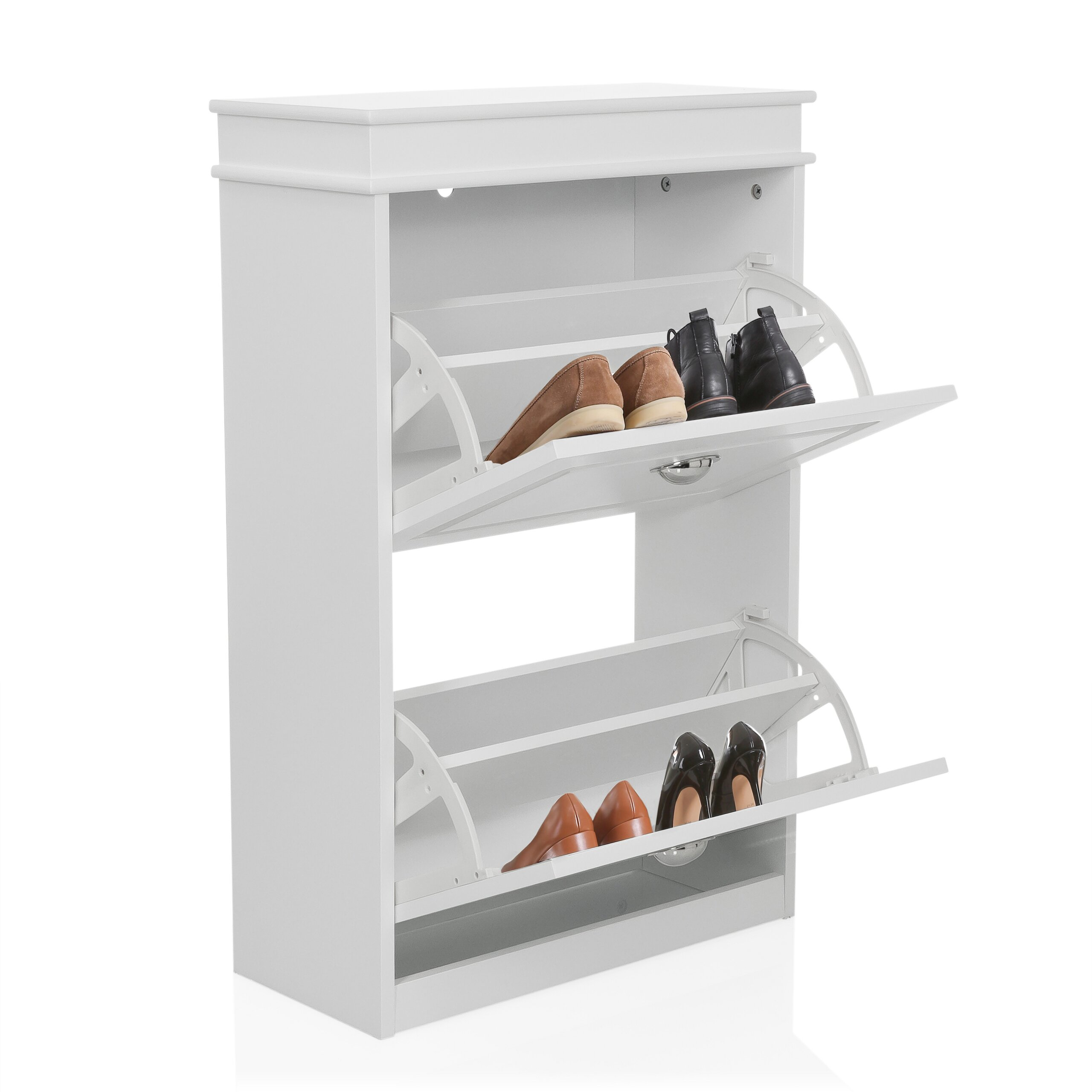 Weißer Schuhschrank mit zwei offenen Klappfächern, in denen verschiedene Schuhe stehen.