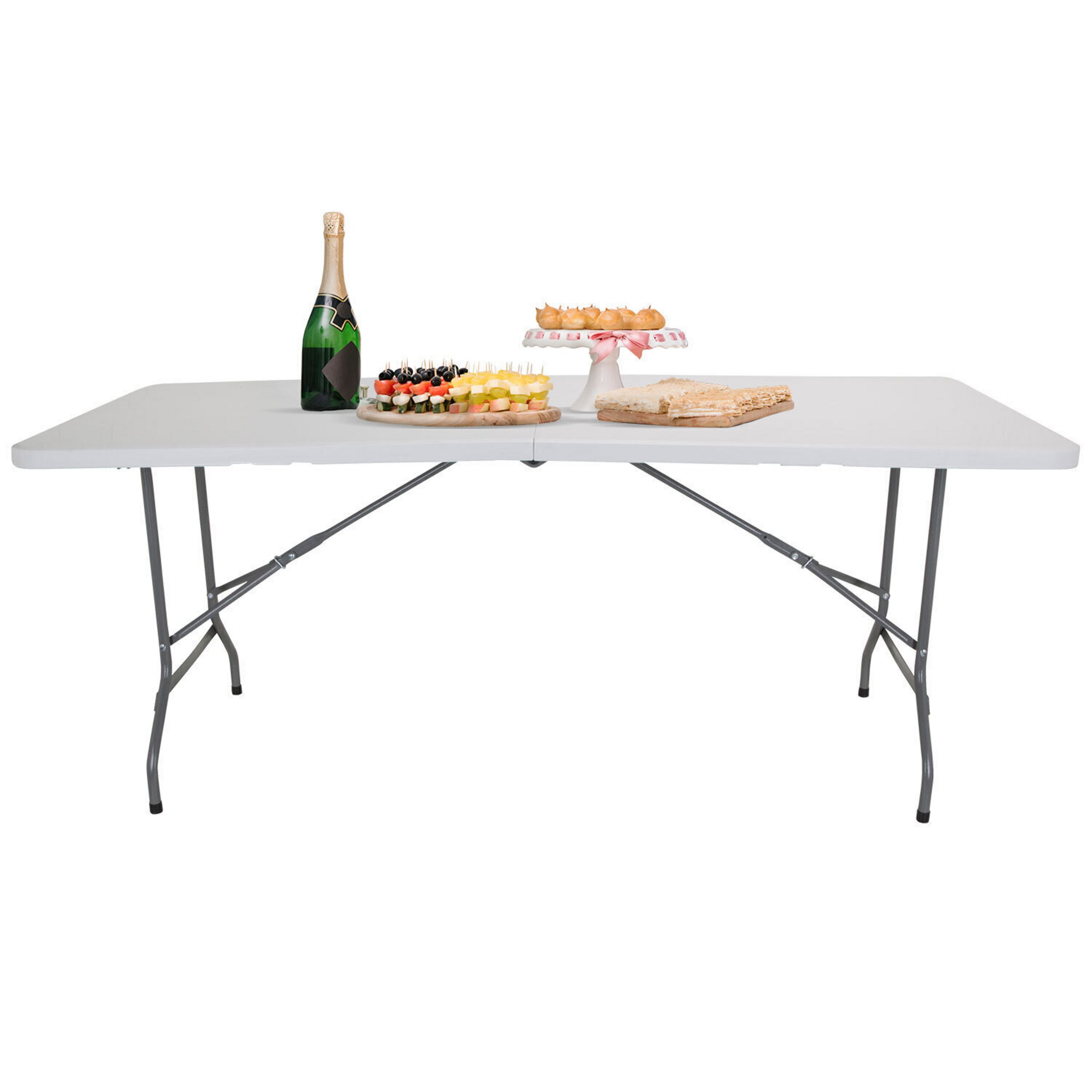 Ein weißer Klapptisch mit grauen Metallbeinen steht isoliert. Auf ihm liegen Getränke, Obstspieße und Kuchen.