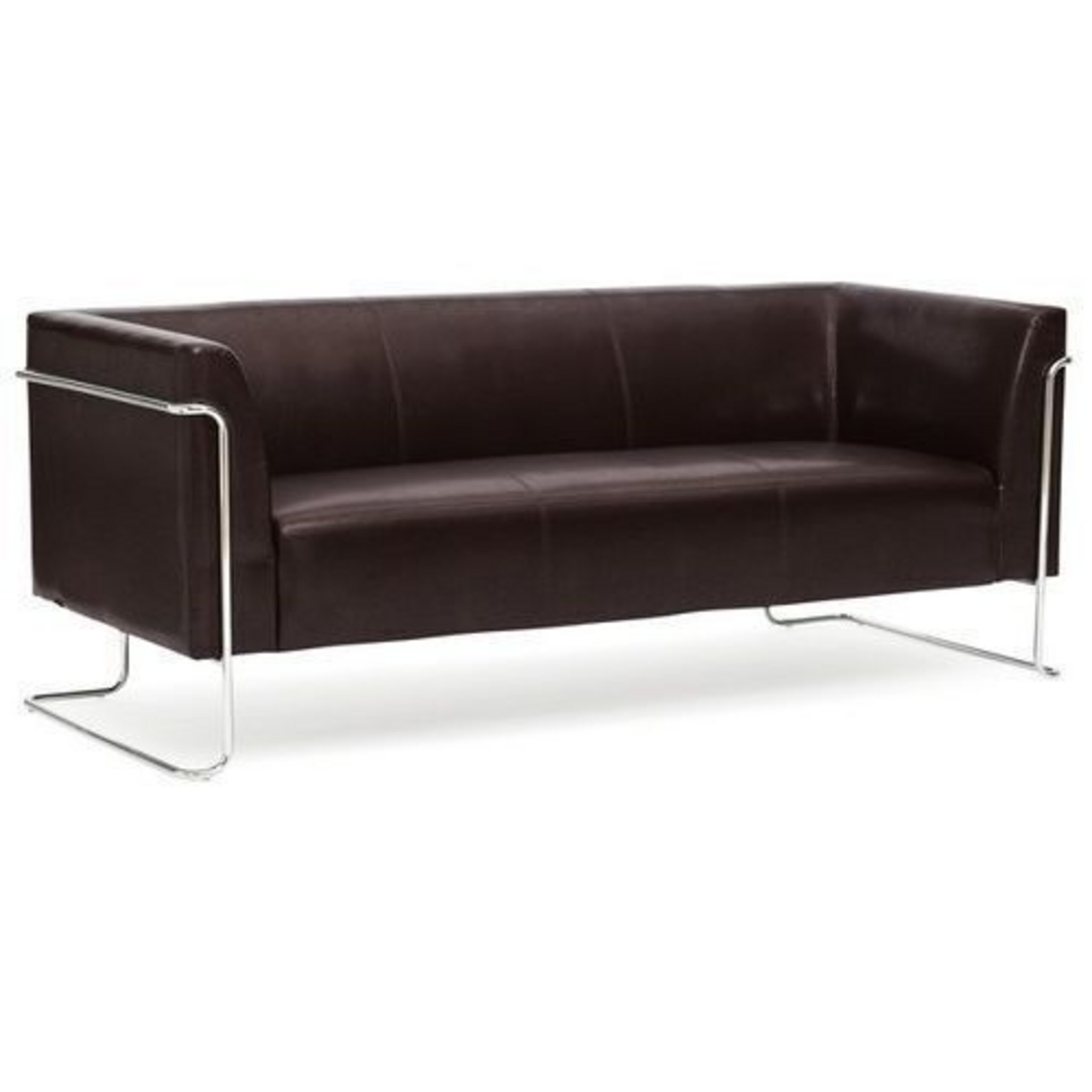 Ein modernes dunkles Ledersofa mit schlanken Chrombeinen auf weißem Grund.