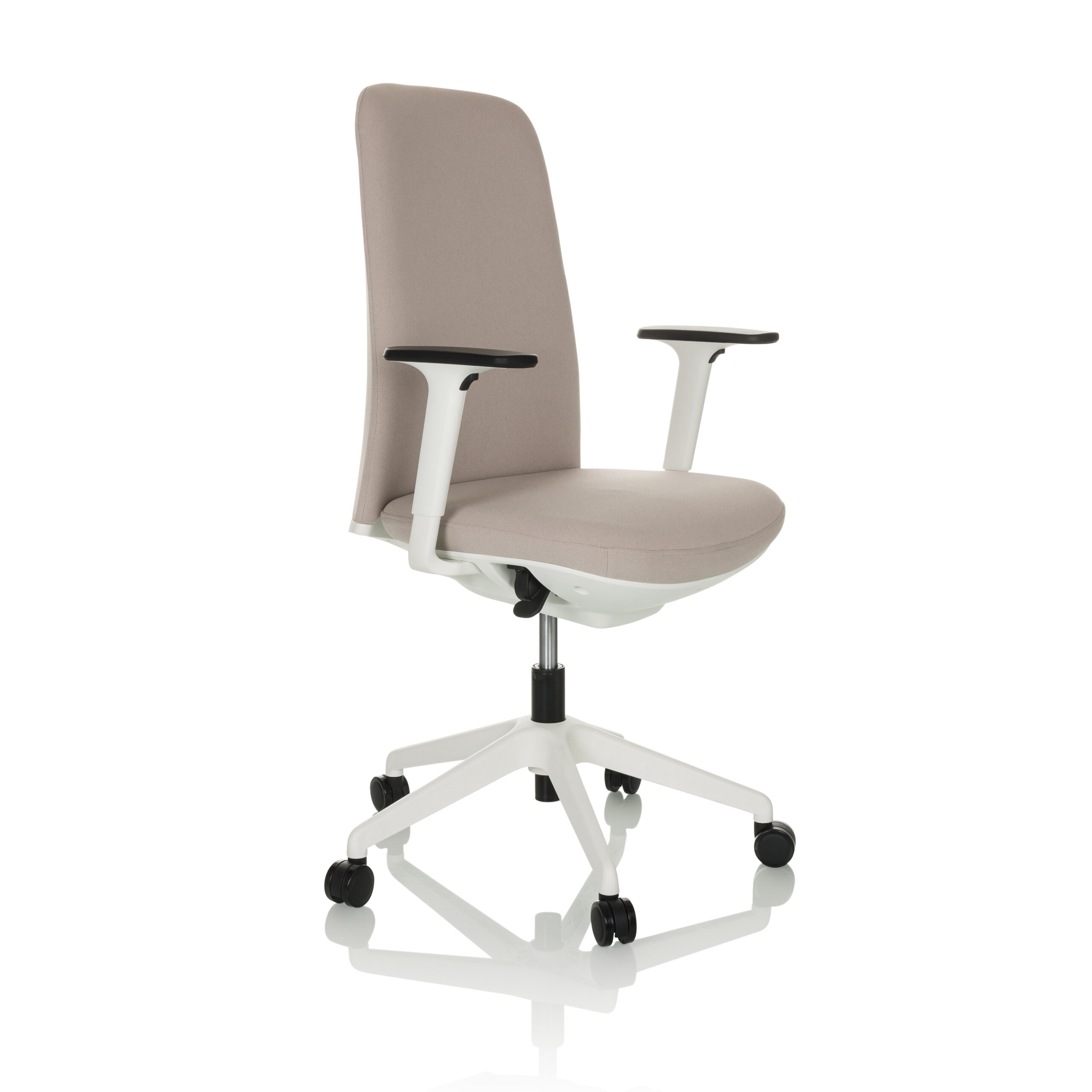 Moderner ergonomischer Buerostuhl in Beige und Weiss mit Rollen.